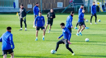 Beñat durante el entrenamiento de este martes en Lezama. (@AthleticClub)