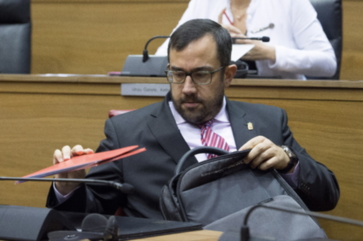 Javier Remírez, durante un pleno del Parlamento. (Iñigo URIZ/FOKU)