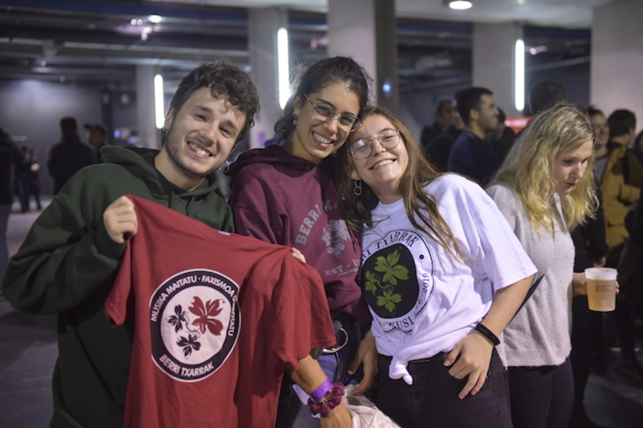 Ataviados para la ocasión.  (Idoia ZABALETA/FOKU)