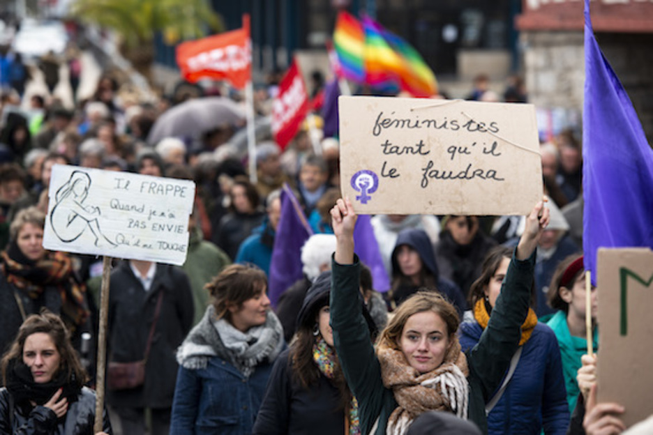 " Féministes tant qu'il faudra ", " ma jupe n'est pas une invitation ", de nombreux slogans ont été scandés ou affichés lors de la manifestation. © Guillaume FAUVEAU