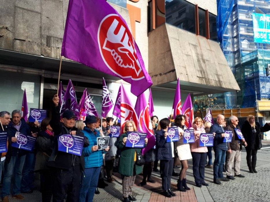 UGTk hiriburuetan egin ditu kontzentrazioak. (@ugteuskadi) UGTk hiriburuetan egin ditu kontzentrazioak. (@ugteuskadi)