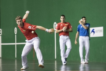 Artola, Tolosan pilota astintzen (Gorka RUBIO / FOKU)