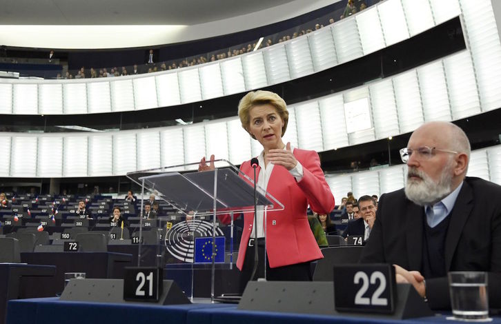 La presidenta de la Comisión Europea, Ursula von der Leyen, durante la sesión de hoy. (AFP)