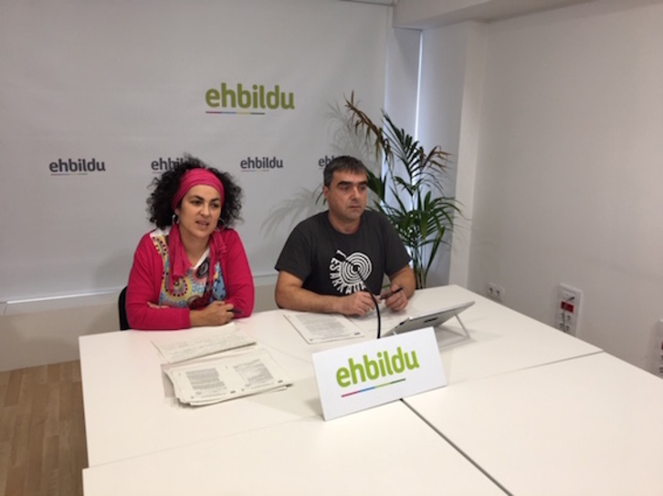 Amancay Villalba y Mikel Otero han mostrado su oposición al pozo Armentia 2. (NAIZ)