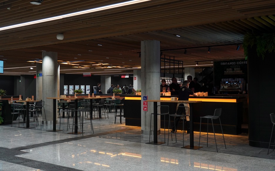 Cafetería dentro de Bilbao Intermodal. Dársenas de Bilbao Intermodal. (Monika DEL VALLE /FOKU). Cafetería dentro de Bilbao Intermodal. Dársenas de Bilbao Intermodal. (Monika DEL VALLE /FOKU).