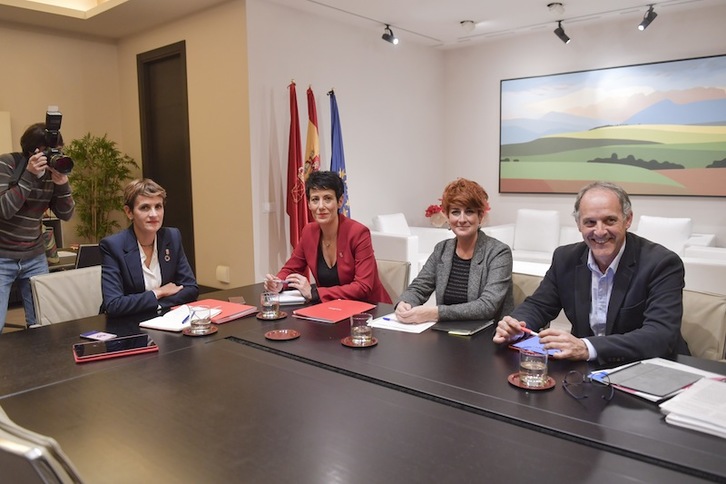 Chivite y Saiz, con Ruiz y Araiz (EH Bildu) en la reunión de miércoles. (Idoia ZABALETA | FOKU)