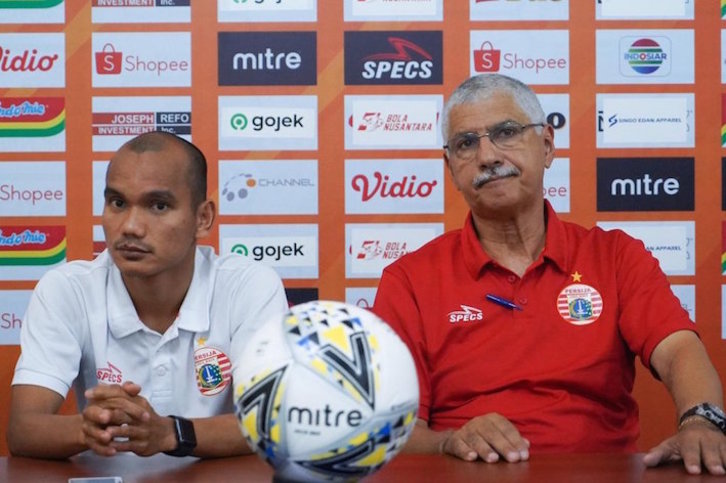 Edson Tavares (derecha) es el técnico del Persija Jakarta. (@Persija_Jkt)