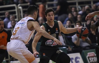 Fredette se ha podido lucir a costa de Kirolbet Baskonia, que además ha perdido a Vildoza por lesión. (EUROLEAGUE.NET)