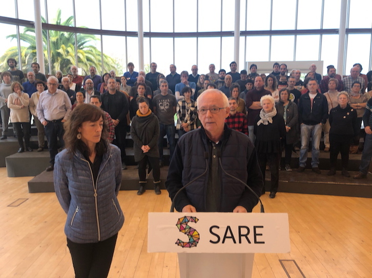 Arantza Aldezabal y Joseba Azkarraga han hablado en nombre de Sare. (Jon URBE / FOKU)