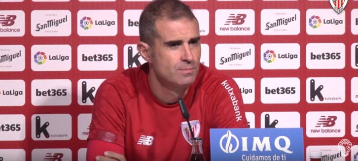 Rueda de prensa de Garitano en Lezama en la previa del partido ante el Granada. (@AthleticcClub)