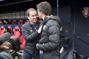 Arrasate, con el doctor Lekue en el derbi contra el Athletic (Iñigo URIZ / FOKU)