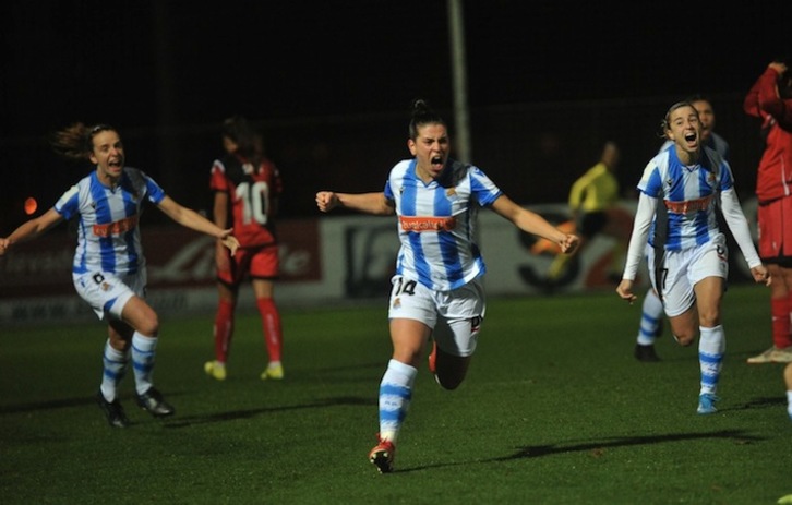 Leire Baños celebra el gol del empate (Real Sociedad).