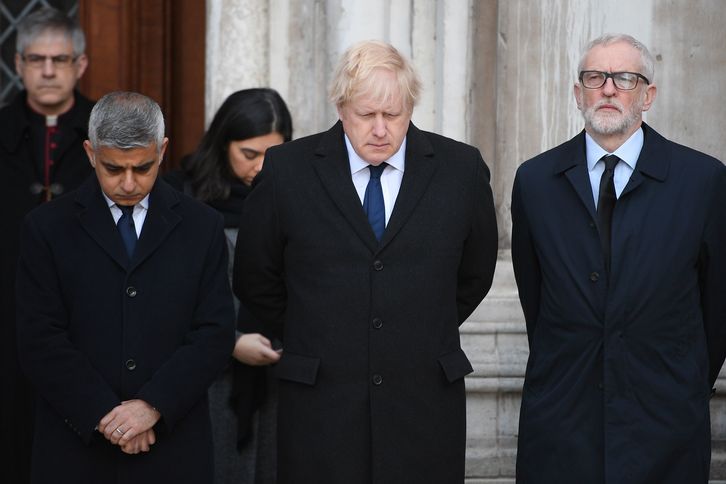 El alcalde Khan, Johnson y Corbyn, en el acto. (Daniel LEAL-OLIVAS | AFP)