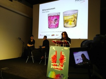 Arabako Aleak antolatutako irakurraldian, hainbat euskal idazleren lanak errepasatu dituzte. (ARABAKO ALEA)