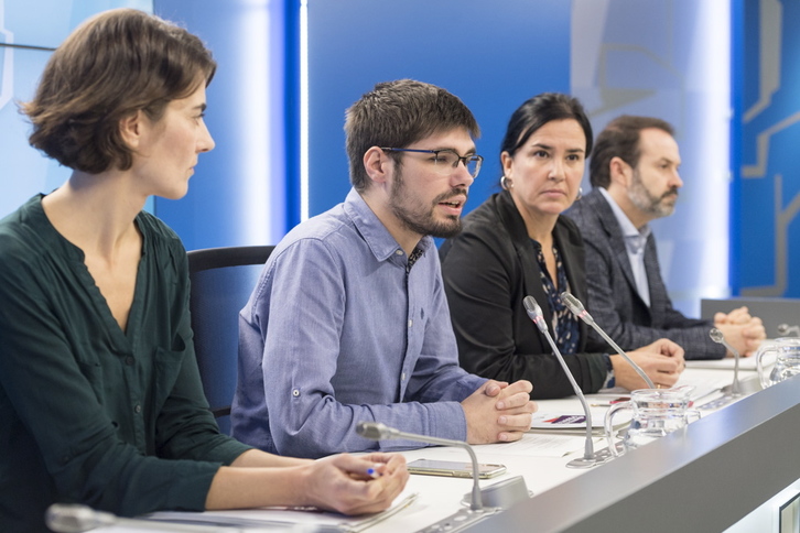 Los representantes de Elkarrekin Podemos han presentado lo acordado hasta ahora. (Juanan RUIZ/FOKU)