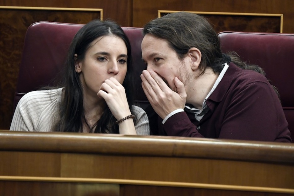Irene Montero y Pablo Iglesias, líderes de Unidas Podemos. (Pierre Philippe MARCOU | AFP)
