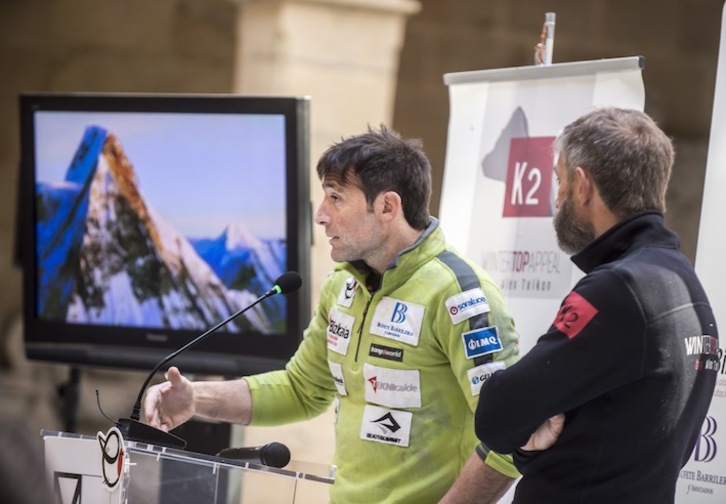 Alex Txikon, presentando un proyecto anterior (Marisol RAMÍREZ / FOKU)