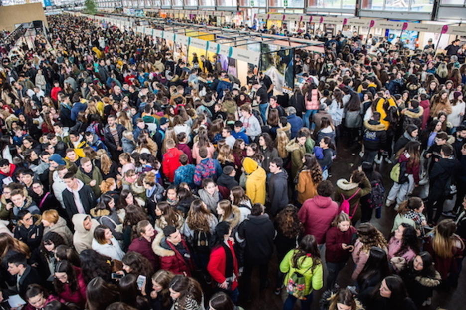 Landako jendez gainezka lehen egunean. (Marisol RAMIREZ/FOKU) Landako jendez gainezka lehen egunean. (Marisol RAMIREZ/FOKU)