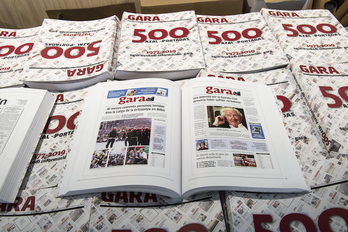 ‘500 azal / portadas. 1977-2019. Egin-Euskadi Información-GARA’ es la estrella del stand de GARA. (Marisol RAMÍREZ/FOKU)