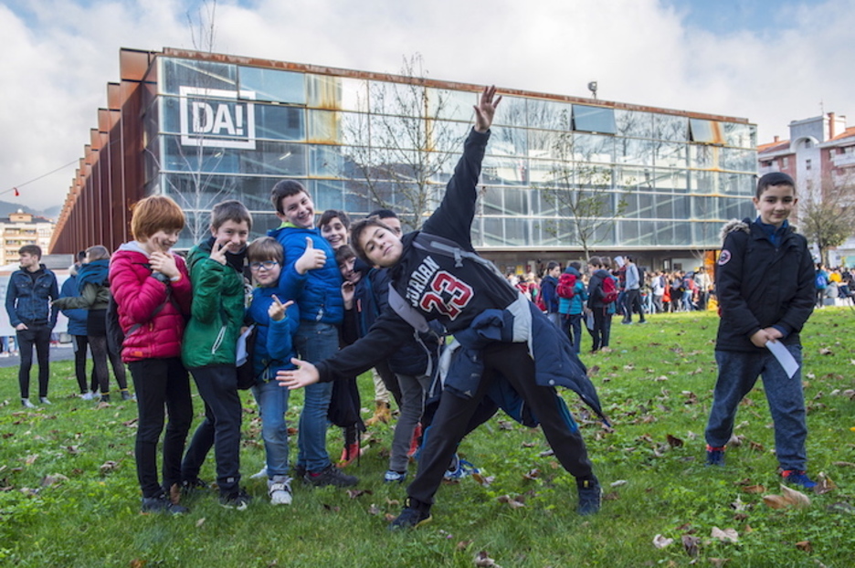 Primeran pasa dute gazte hauek Durangon. (Marisol RAMIREZ/FOKU) Primeran pasa dute gazte hauek Durangon. (Marisol RAMIREZ/FOKU)