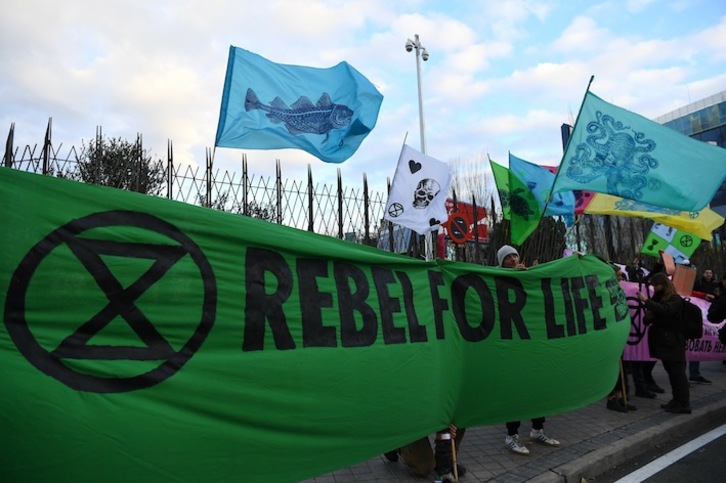 COP25 gailurraren irekiera egunean Extinction Rebellion erakundeko aktibistek eginiko mobilizazioa. (Gabriel BOUYS / AFP)
