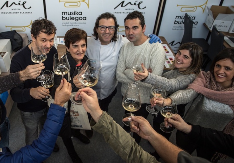 Durangoko Azokak lehen aldiz programatzaileen eta musikaren sektoreko sortzaile eta profesionalen arteko topaketa antolatu du Musika Bulegoarekin elkarlanean. Durangoko Azokak lehen aldiz programatzaileen eta musikaren sektoreko sortzaile eta profesionalen arteko topaketa antolatu du Musika Bulegoarekin elkarlanean.