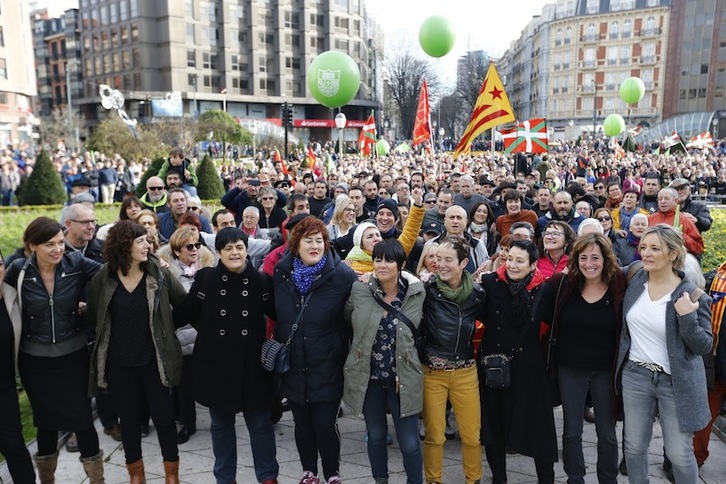 Animada manifestación de EH Bildu, este mediodía en Bilbo. (Aritz LOIOLA | FOKU)