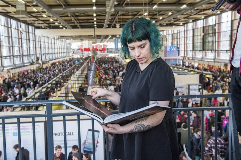 Eider Iturriaga argazkilaria, Berri Txarrak-en «Berba eta irudia» liburuaren egileetako bat da. Eider Iturriaga argazkilaria, Berri Txarrak-en «Berba eta irudia» liburuaren egileetako bat da.