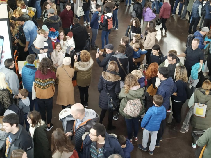 Gaur Porrotx etorri da Durangora jarraitzaileekin argazkiak ateratzera. (NAIZ)