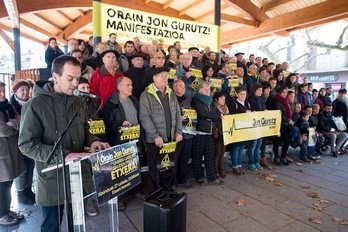 Jon Gurutz Maiza aske uzteko aldarrikatu duen mobilizazioa aurkeztu dute Etxarri-Aranatzen. (Iñigo URIZ | FOKU)