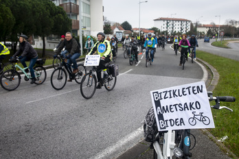 Bizi! demande aux candidats aux prochaines élections municipales de s’engager sur le pacte de métamorphose et son volet sur les mobilités alternatives à la voiture solo. © Bizi!