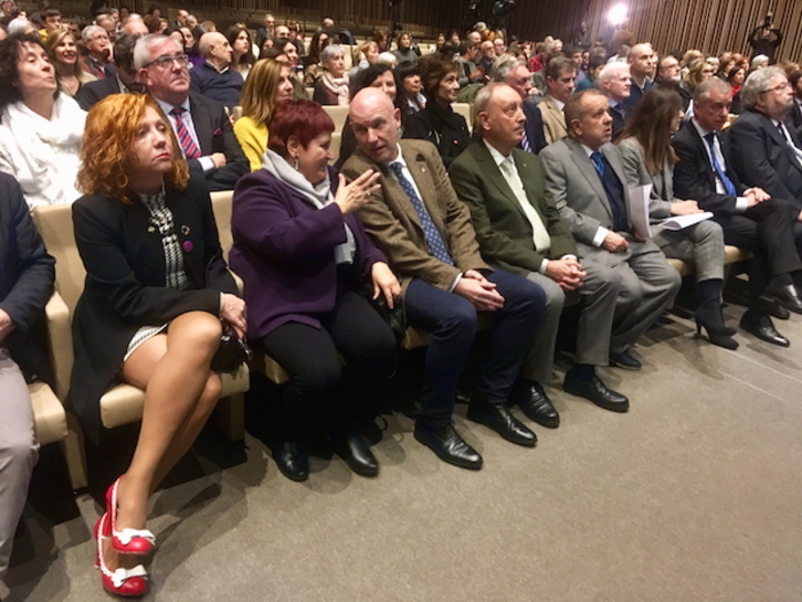 Personas que han ocupado el cargo de Ararteko durante estas tres décadas se han dado cita en el acto. (Juanan RUIZ / FOKU)