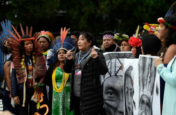 Indígenas de Brasil reclaman en Madrid una justicia climática. (Cristina QUICLER / AFP)