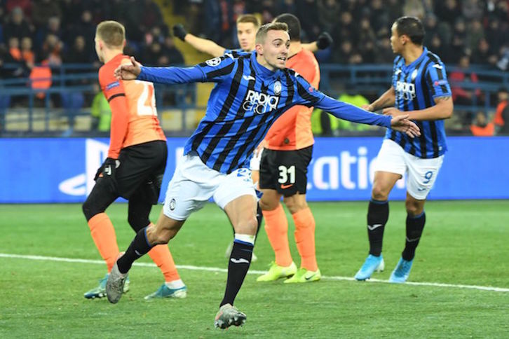 Castagne celebra el primer gol del Atalanta que le daba el pase a octavos. (Sergei SUPINSKY/AFP)