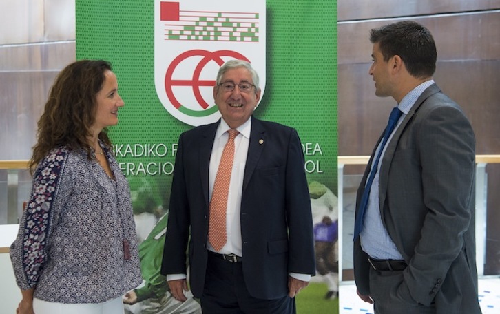 Elustondo, cuando salió a dar explicaciones sobre el suspenso del partido contra Argentina (Luis JAUREGIALTZO / FOKU)