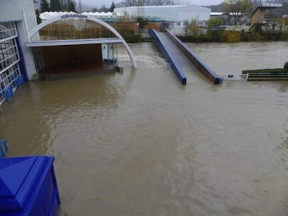 El Club Natación de Iruñea es uno de los puntos que ha sufrido las inundaciones del Arga. (CLUB NATACIÓN)