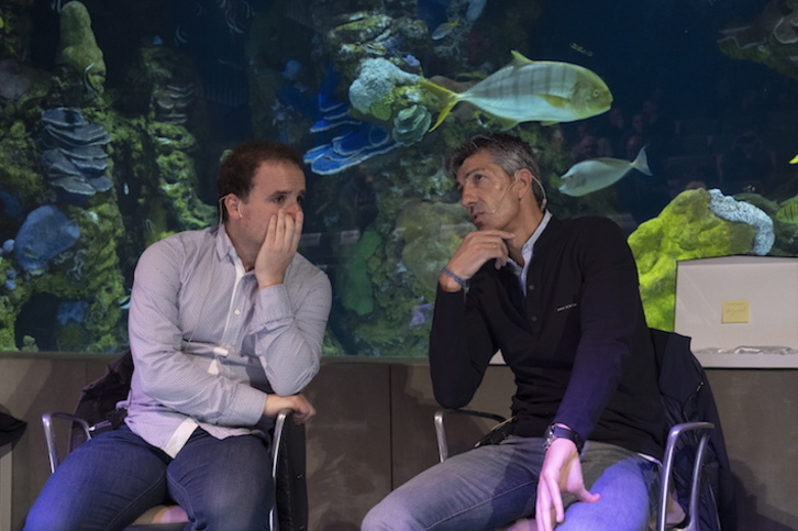 Imanol, junto a Jagoba Arrasate en la charla de los entrenadores de los equipos vascos de esta semana en el Aquarium. (Jon URBE/FOKU)