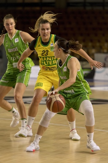 Cuando María Asurmendi ha entrado en juego, Araski ha sonreído. (Juanan RUIZ / FOKU)