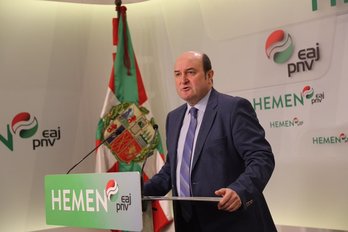 Andoni Ortuzar, durante su comparecencia ante los medios       (@eajpnv)