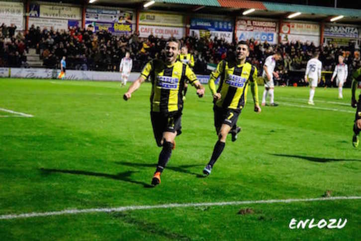 Jugadores del Portugalete, de Tercera, una de las divisiones afectadas por la suspensión. (TWITTER PORTUGALETE)