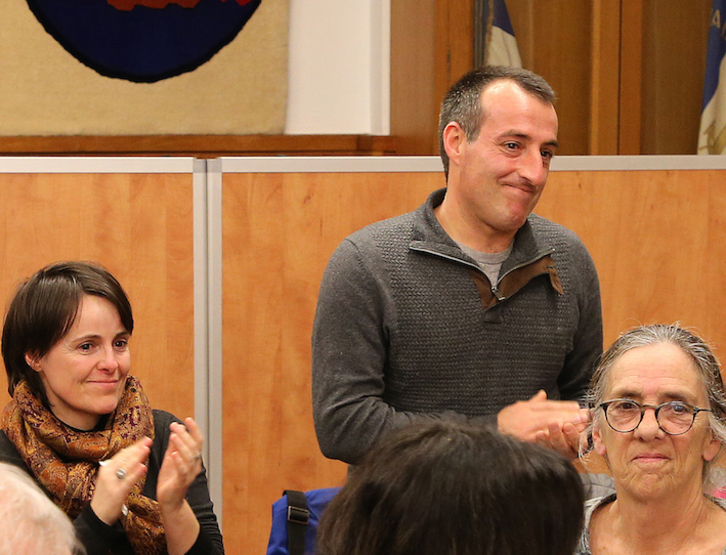 David Pla ha estado presente en el pleno de Hendaia que le ha mostrado su apoyo. (Bob EDME)