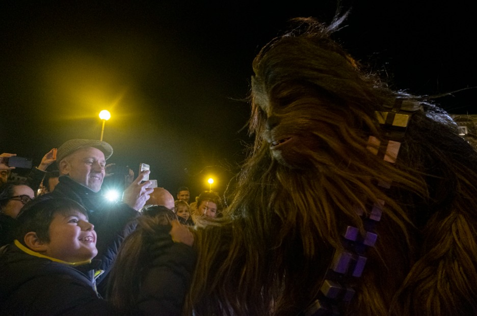 Los personajes de la famosa saga han levantado mucha expectación momentos antes de la proyección. (Jon URBE I FOKU) Los personajes de la famosa saga han levantado mucha expectación momentos antes de la proyección. (Jon URBE I FOKU)