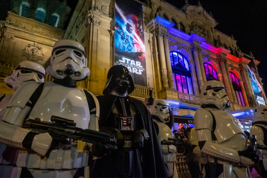 Los personajes de la famosa saga han levantado mucha expectación momentos antes de la proyección. (Jon URBE I FOKU) Los personajes de la famosa saga han levantado mucha expectación momentos antes de la proyección. (Jon URBE I FOKU)