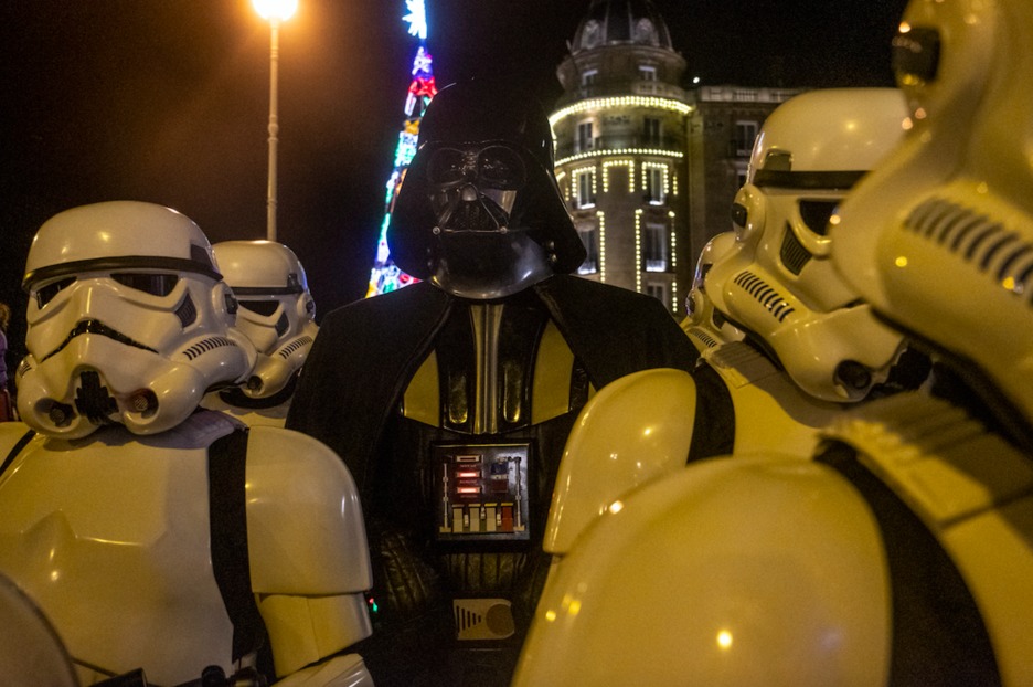 Los personajes de la famosa saga han levantado mucha expectación momentos antes de la proyección. (Jon URBE I FOKU) Los personajes de la famosa saga han levantado mucha expectación momentos antes de la proyección. (Jon URBE I FOKU)