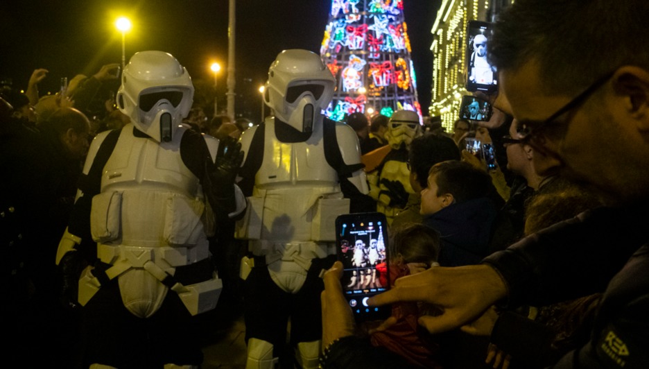 Los personajes de la famosa saga han levantado mucha expectación momentos antes de la proyección. (Jon URBE I FOKU) Los personajes de la famosa saga han levantado mucha expectación momentos antes de la proyección. (Jon URBE I FOKU)