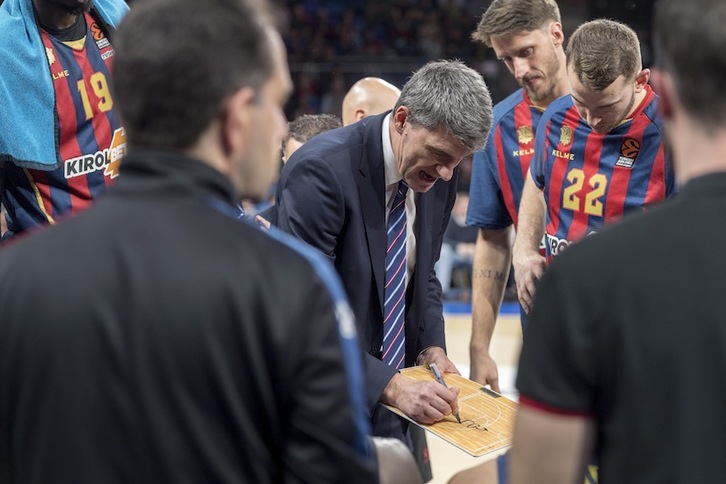 Última foto de Velimir Perasovic al frente de Kirolbet Baskonia, frente al Real Madrid. (Juanan RUIZ / FOKU)