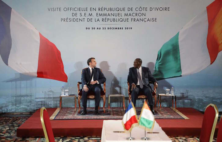 Los presidentes de Costa de Marfil y el Estado francés, Alassane Ouattara y Emmanuel Macron, durante al conferencia de prensa | Foto: LUDOVIC MARIN (AFP)