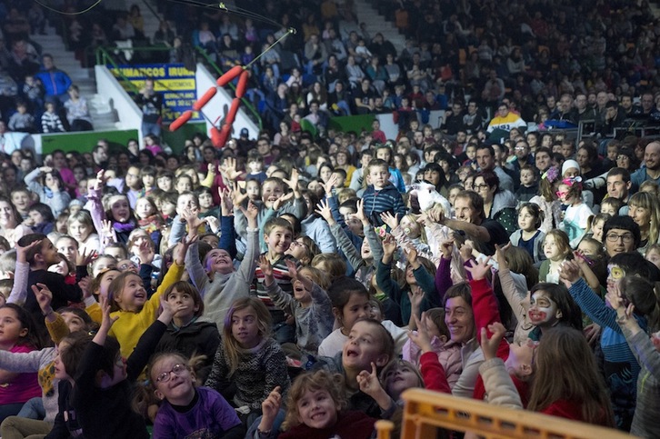 Pirritx, Porrotx y Marimotots, en un aborrotado pabellón Anaitasuna.