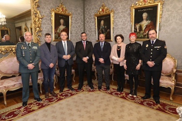 Imagen de la firma del protocolo para coordinar la intervención con los Menas en Nafarroa. (GOBIERNO DE NAFARROA)