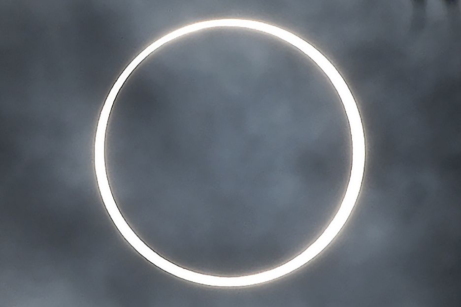El eclipse anular de sol, desde Dindigui. (Arun SANKAR / AFP)